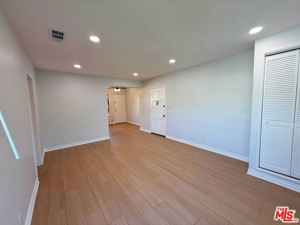 4125 1/2 W Toluca Lake Avenue - Photo 10
