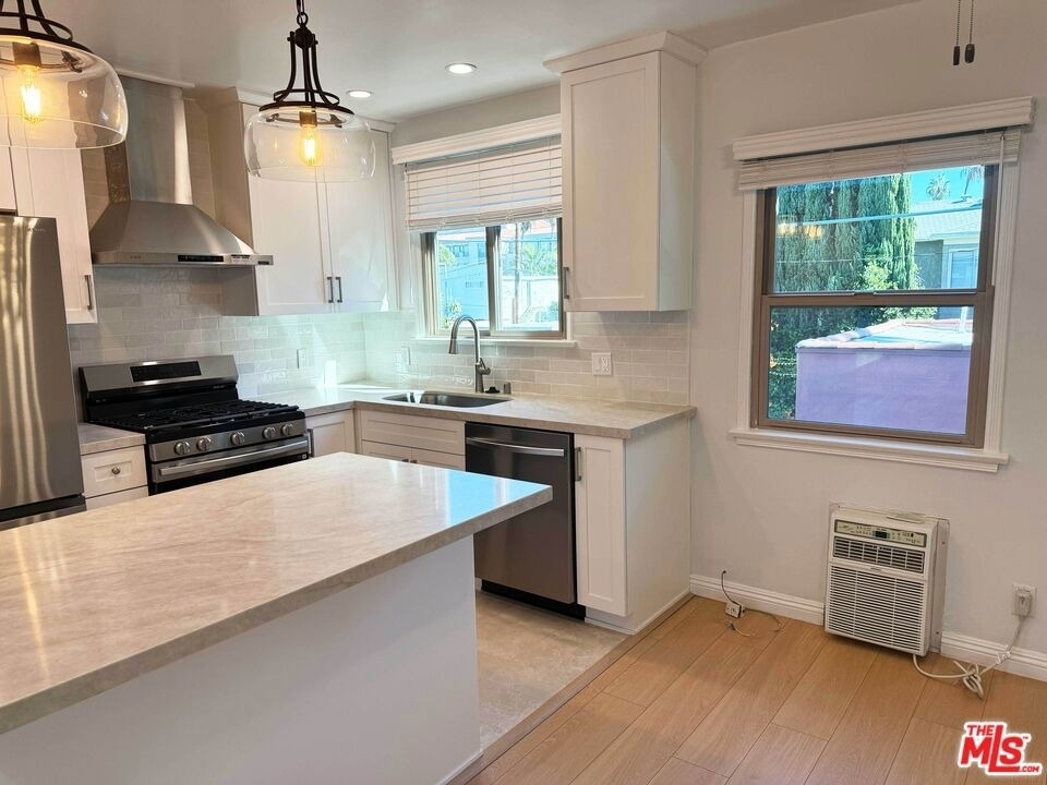 4125 1/2 W Toluca Lake Avenue - Photo 17