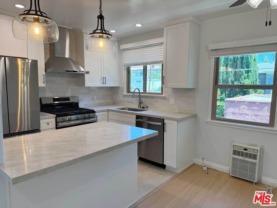 4125 1/2 W Toluca Lake Avenue - Photo 11