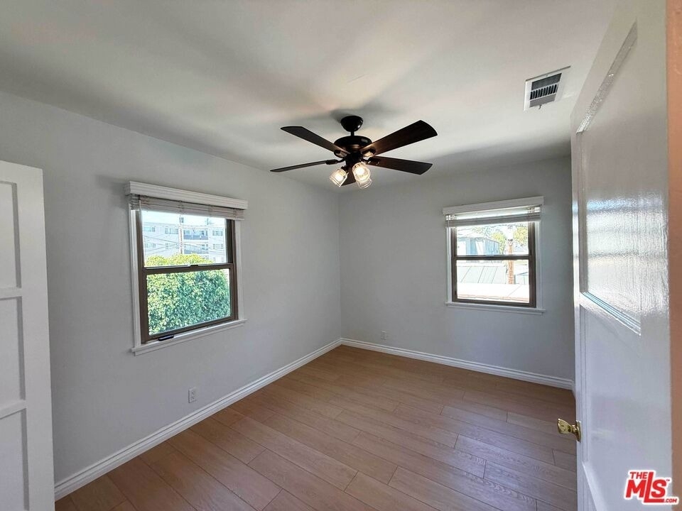 4125 1/2 W Toluca Lake Avenue - Photo 25