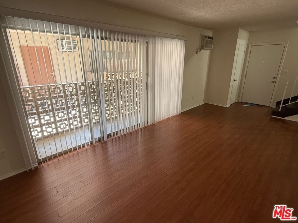 18444 Collins Street - Photo 2