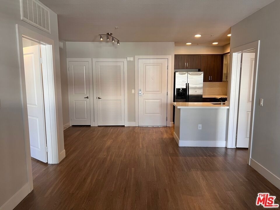 1040 Glendon Avenue - Photo 3