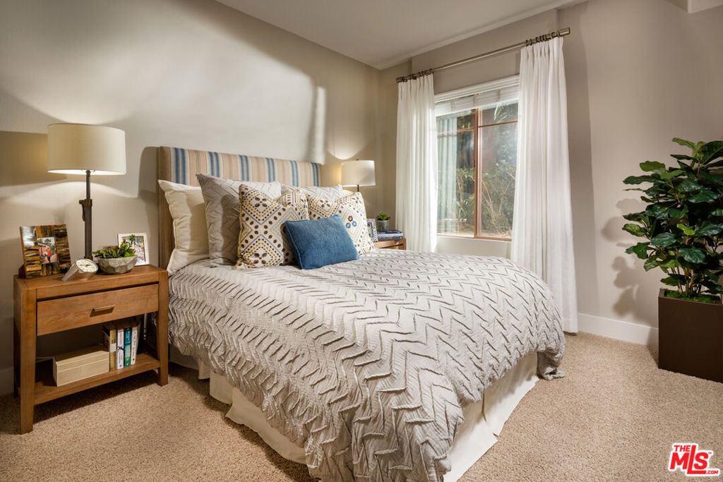 1040 Glendon Avenue - Photo 8