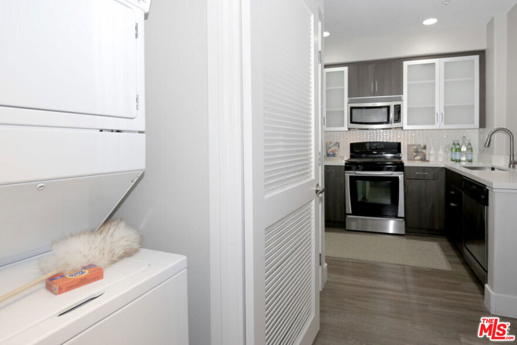 1040 Glendon Avenue - Photo 7