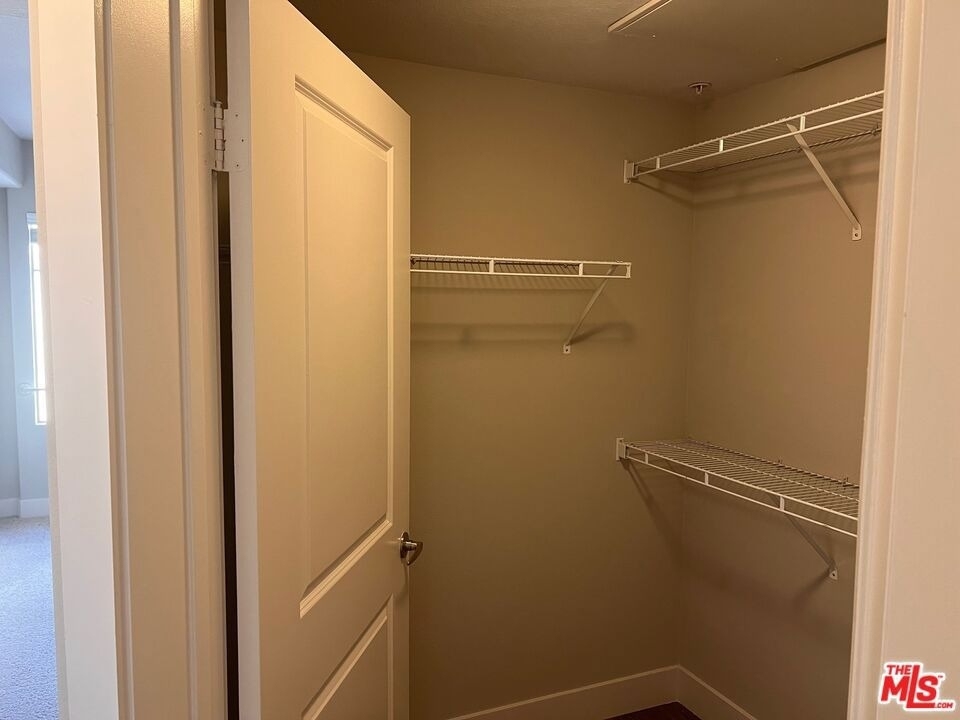 1040 Glendon Avenue - Photo 12