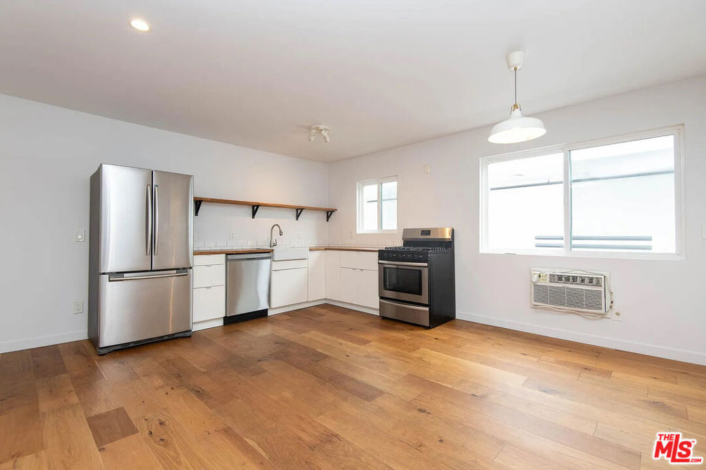 3933 Marathon Street - Photo 0