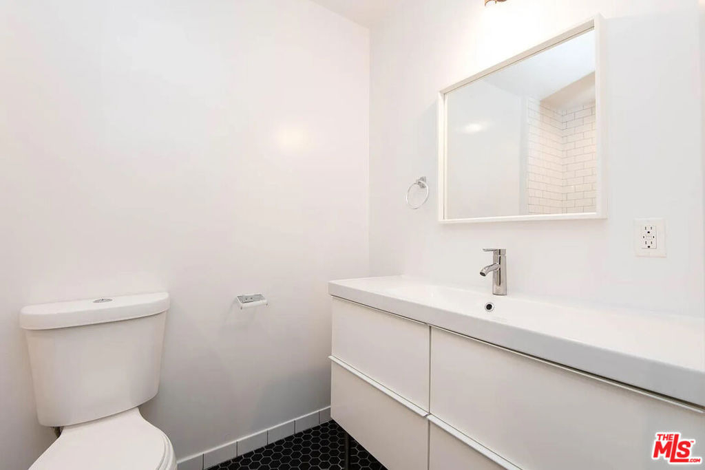 3933 Marathon Street - Photo 6