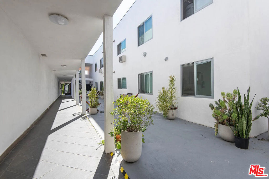 3933 Marathon Street - Photo 7