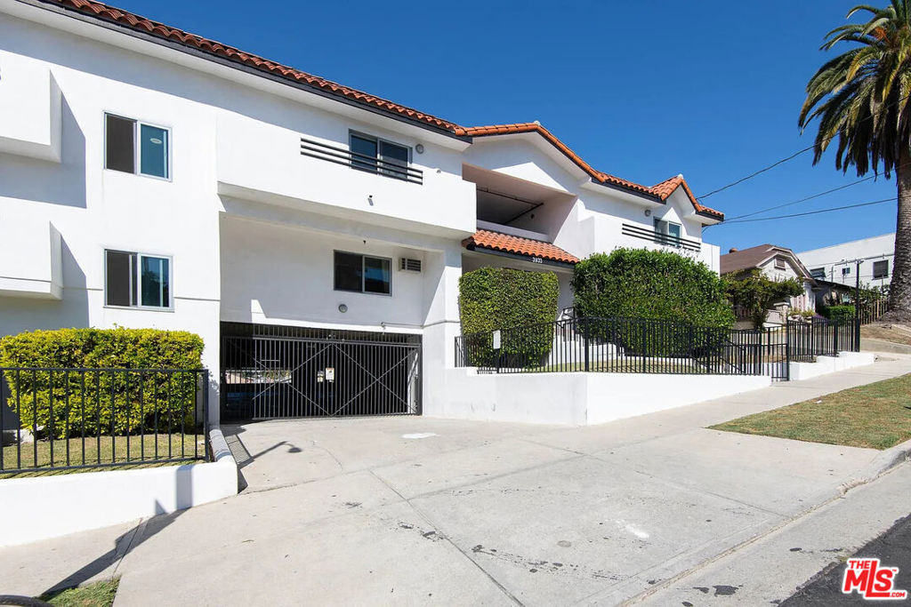 3933 Marathon Street - Photo 8