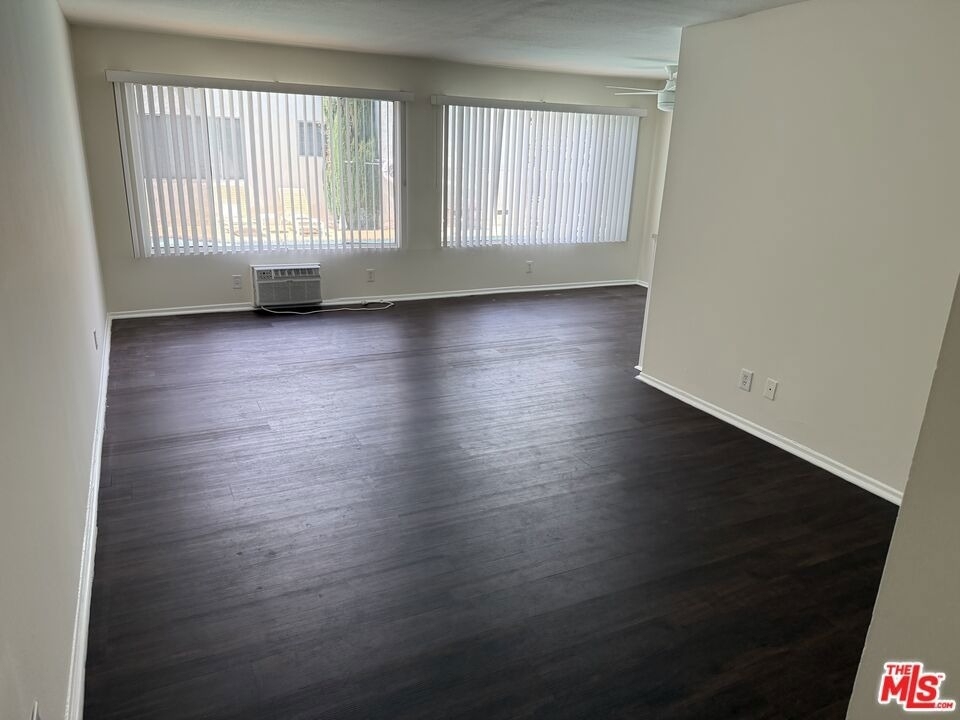 18600 Burbank Boulevard - Photo 2