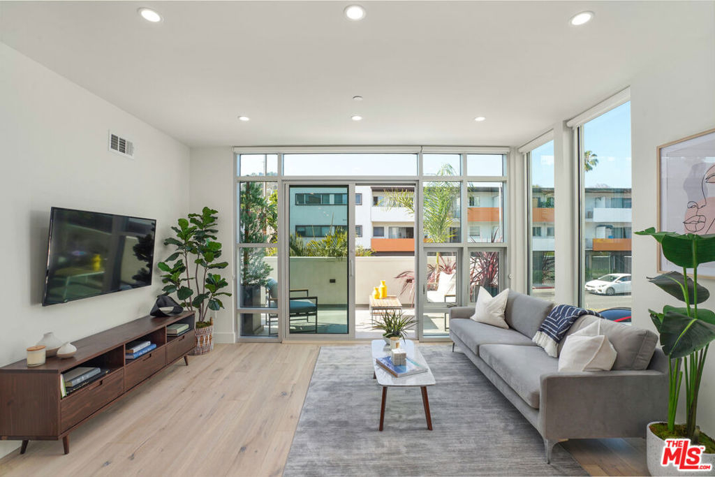8210 Fountain Avenue - Photo 5