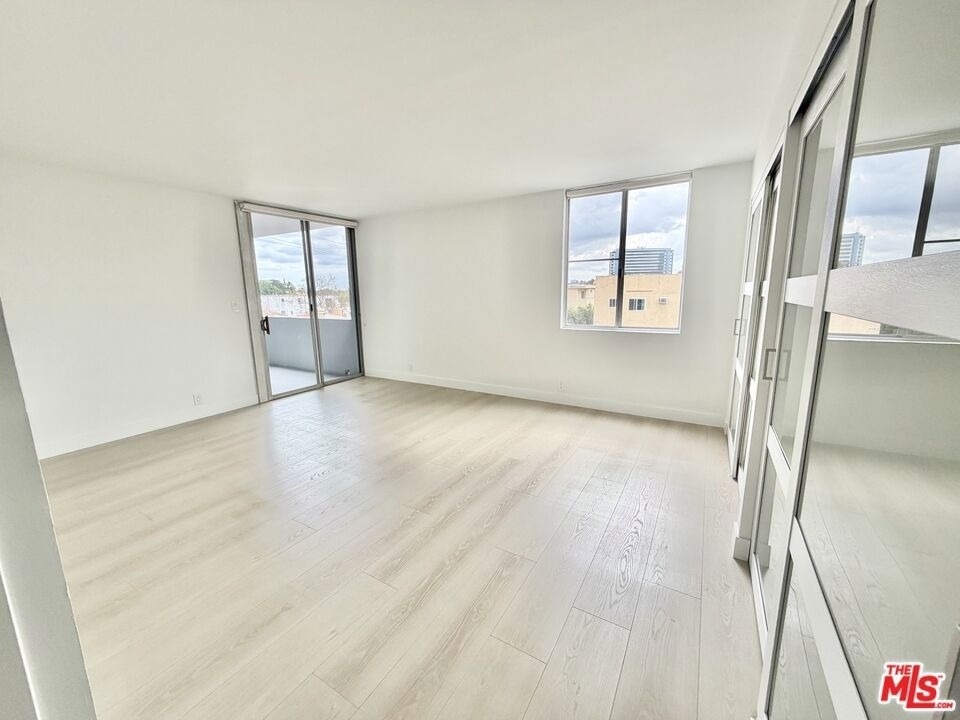 468 S Roxbury Drive - Photo 14