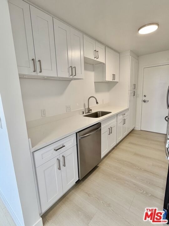 468 S Roxbury Drive - Photo 2