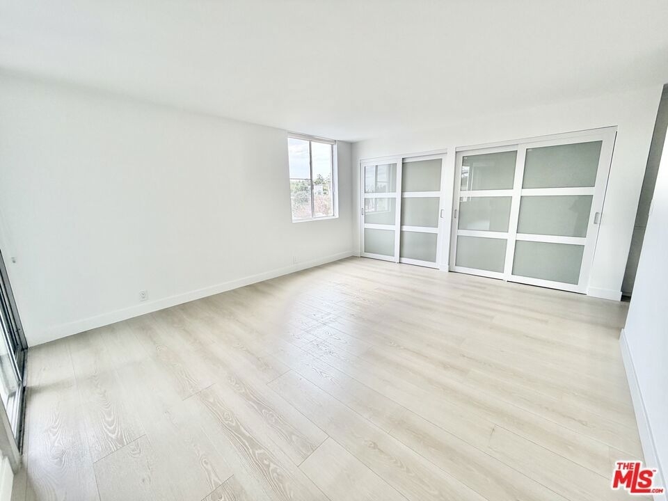 468 S Roxbury Drive - Photo 15