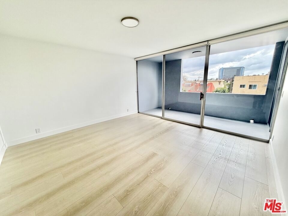 468 S Roxbury Drive - Photo 13