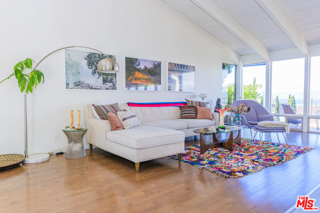 241 Rees Street - Photo 0