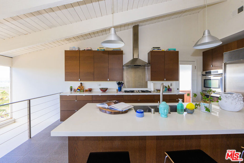 241 Rees Street - Photo 10