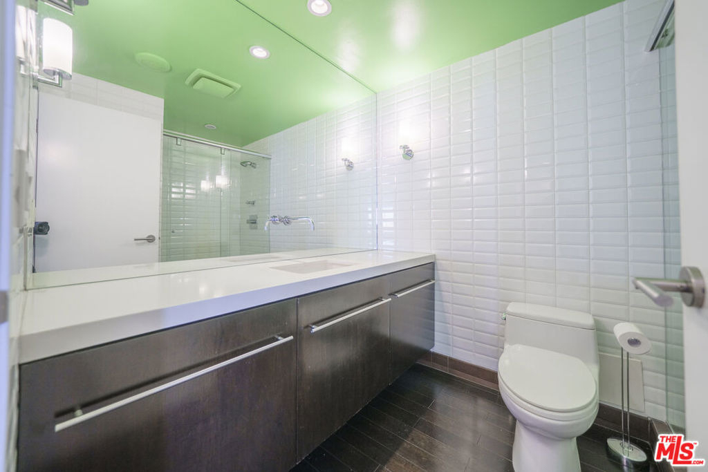 800 W 1st Street - Photo 17
