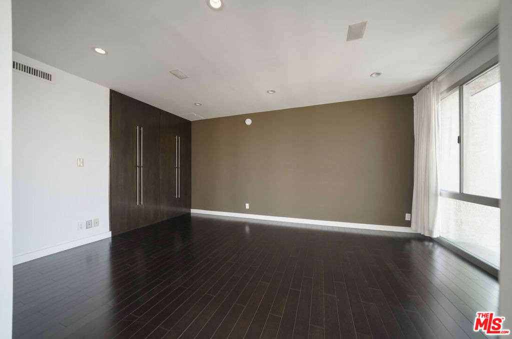 800 W 1st Street - Photo 12