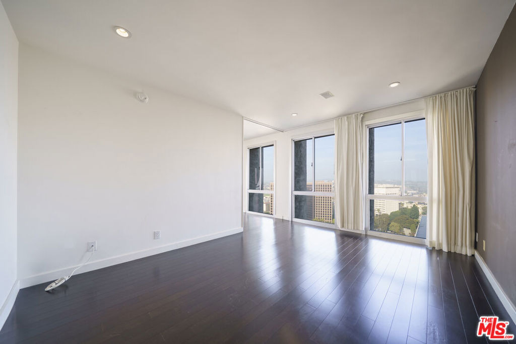 800 W 1st Street - Photo 12