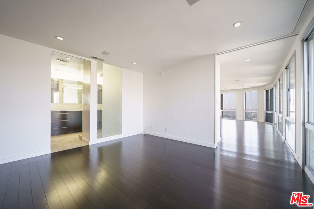 800 W 1st Street - Photo 11