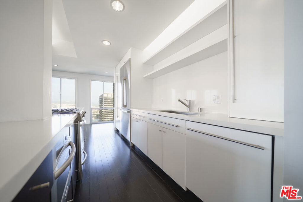 800 W 1st Street - Photo 9