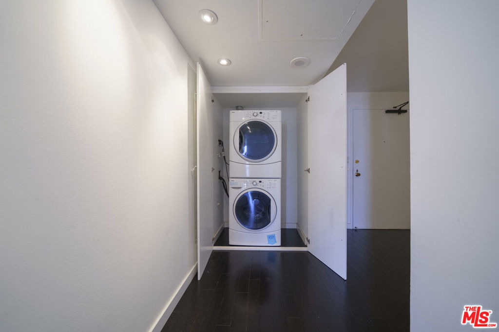 800 W 1st Street - Photo 19