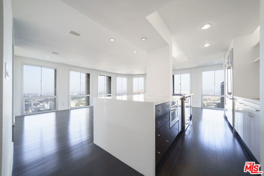 800 W 1st Street - Photo 4