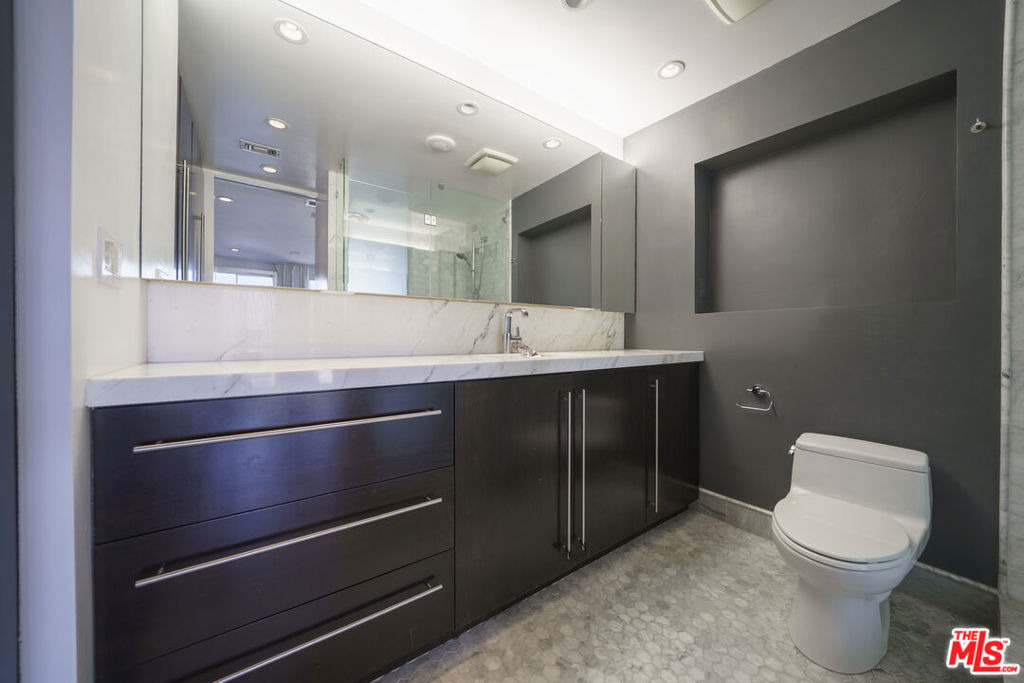 800 W 1st Street - Photo 17