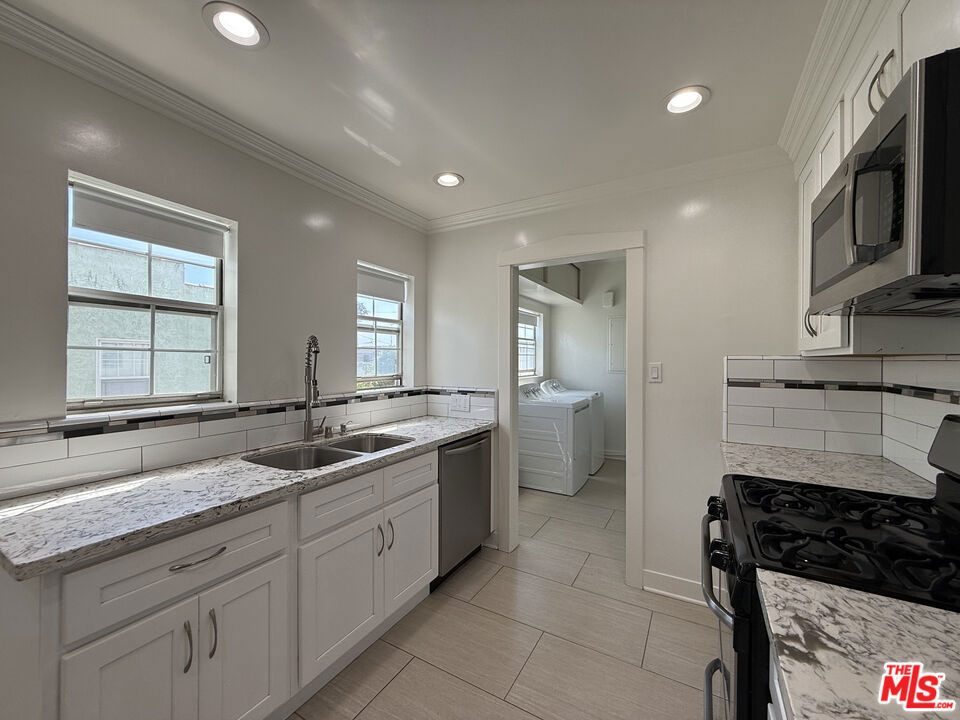 1249 S Tremaine Avenue - Photo 24