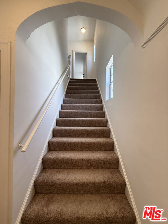 1249 S Tremaine Avenue - Photo 4