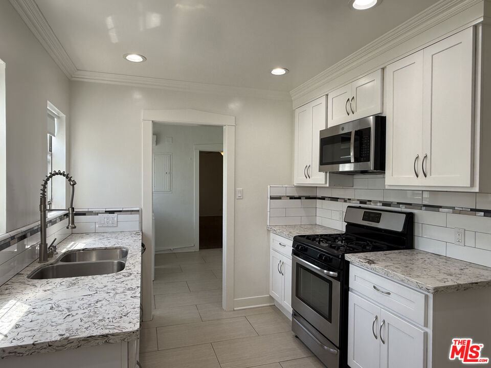 1249 S Tremaine Avenue - Photo 21