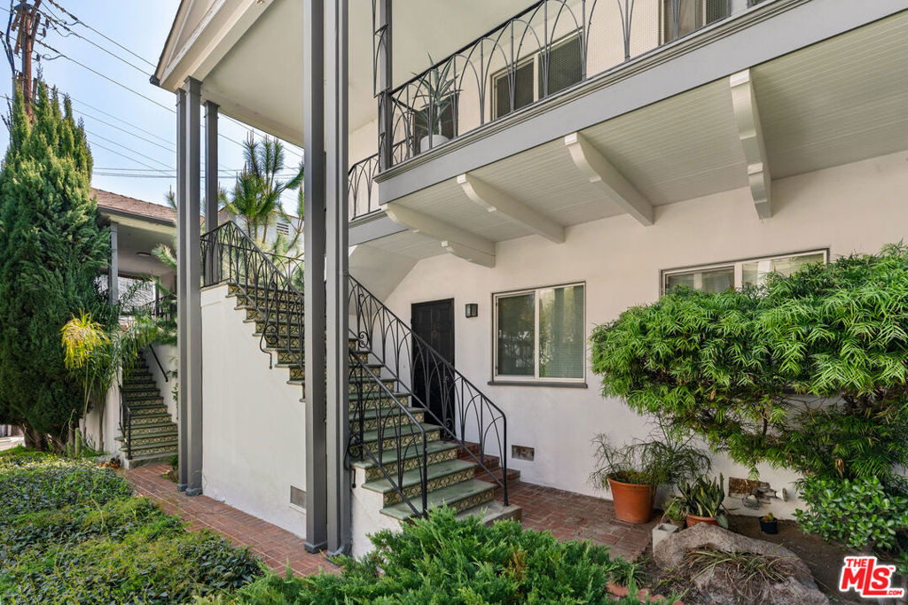 180 N Clark Drive - Photo 0