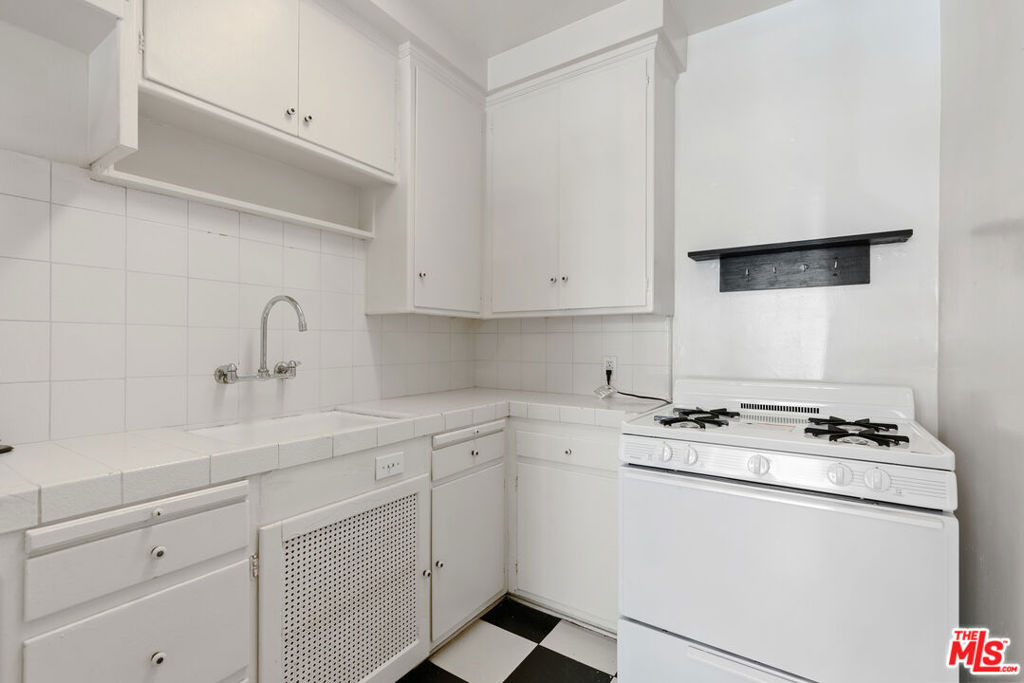 180 N Clark Drive - Photo 7