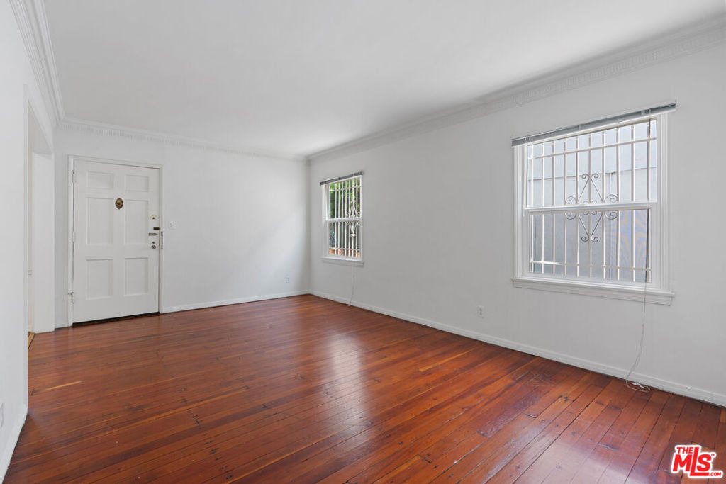 180 N Clark Drive - Photo 2