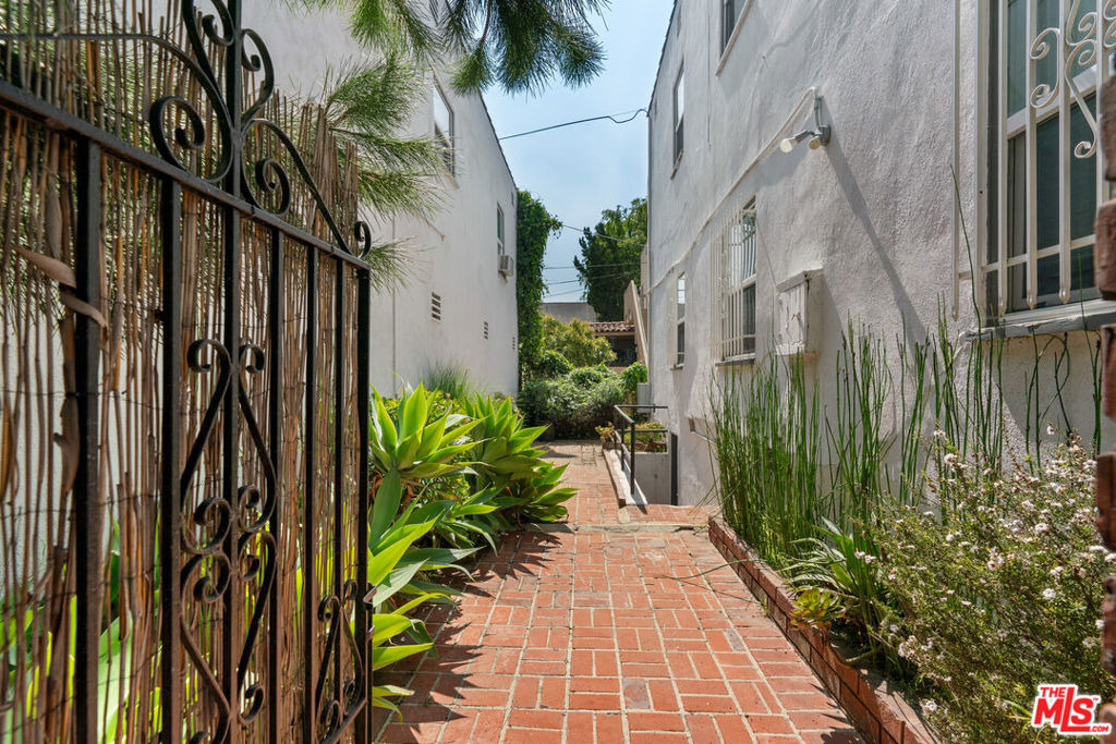 180 N Clark Drive - Photo 16