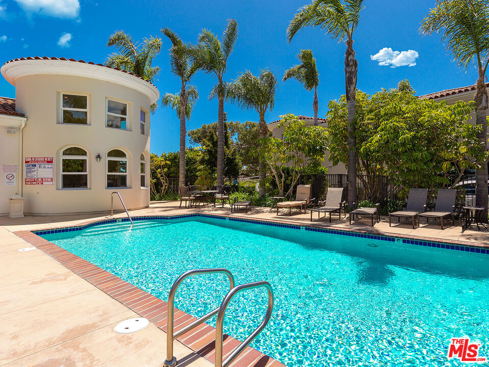 23949 De Ville Way - Photo 40