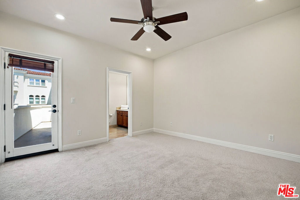 23949 De Ville Way - Photo 31