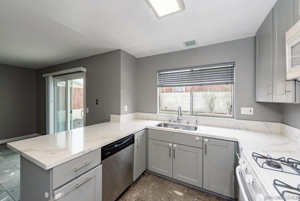 1045 Fuchsia Lane - Photo 10