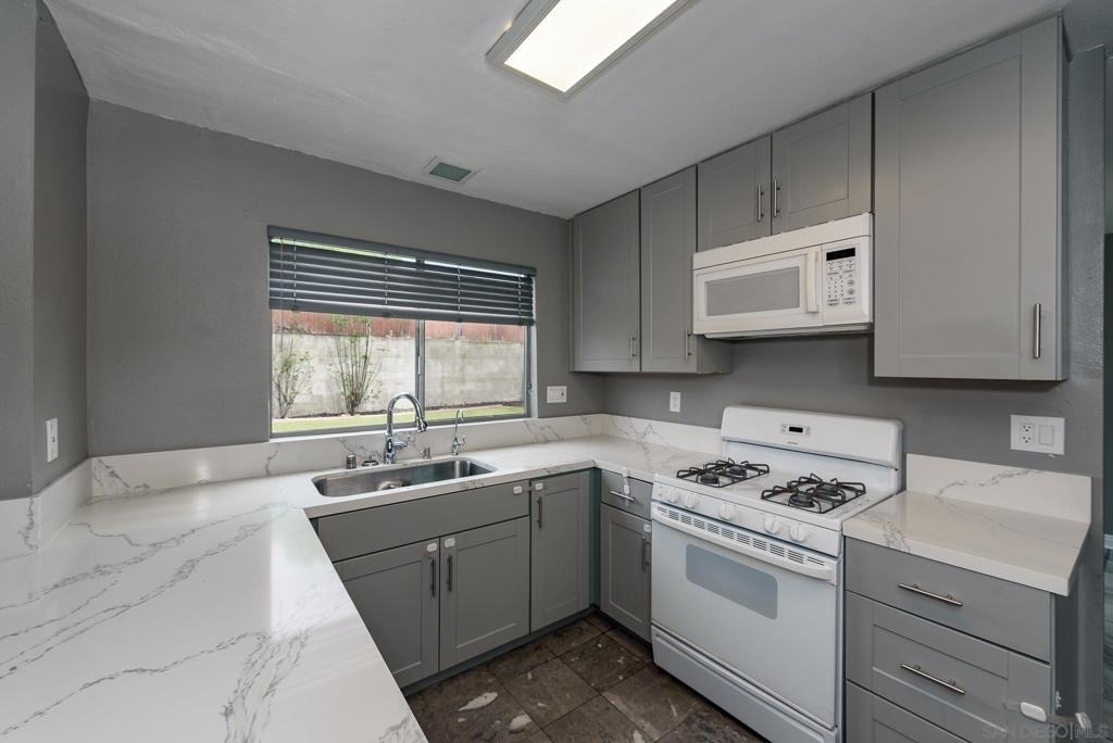 1045 Fuchsia Lane - Photo 33