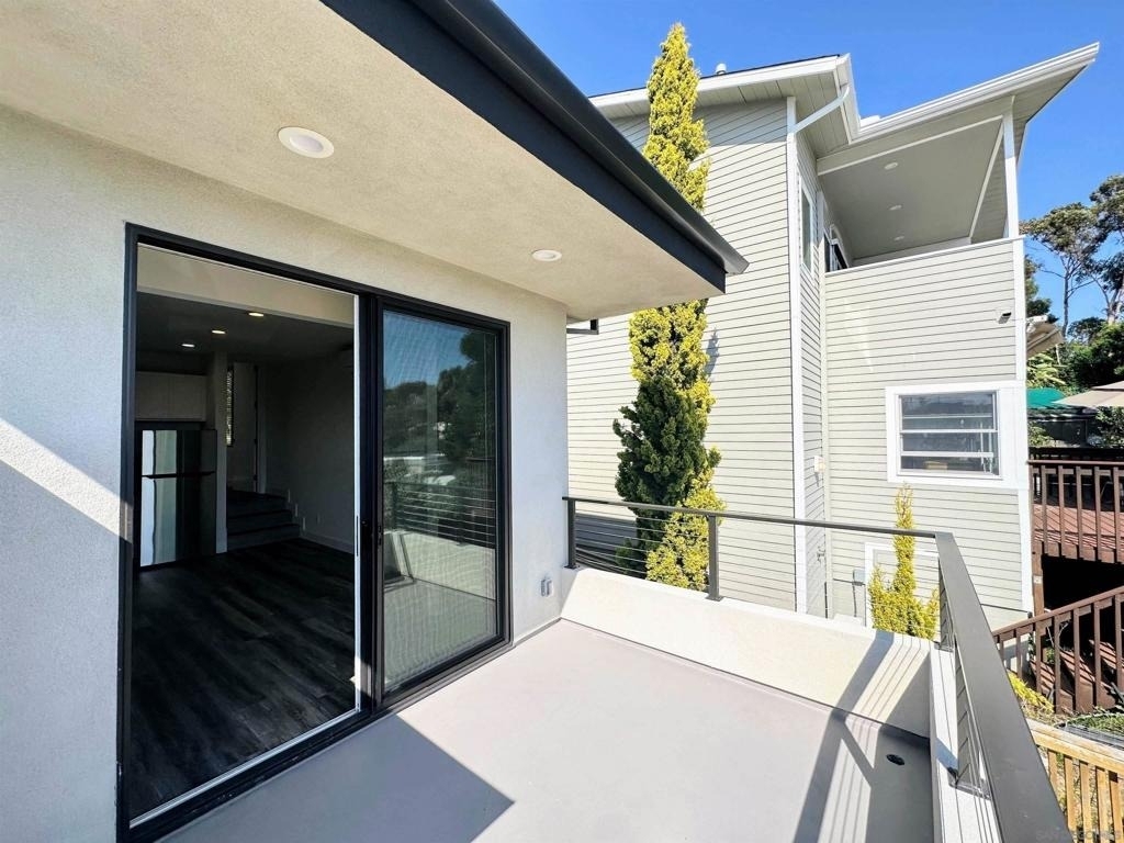 426 Sloane Ave - Photo 3