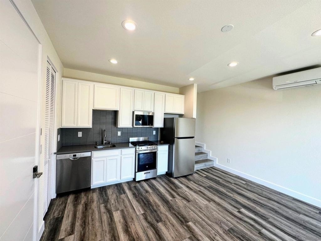 426 Sloane Ave - Photo 9