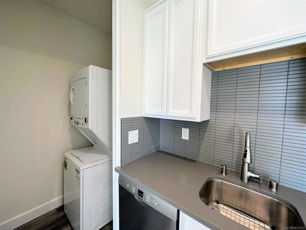 426 Sloane Ave - Photo 11