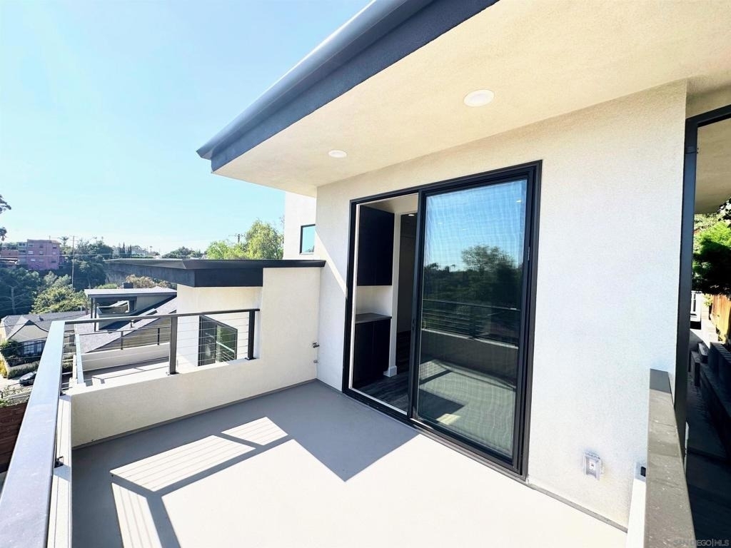 426 Sloane Ave - Photo 2