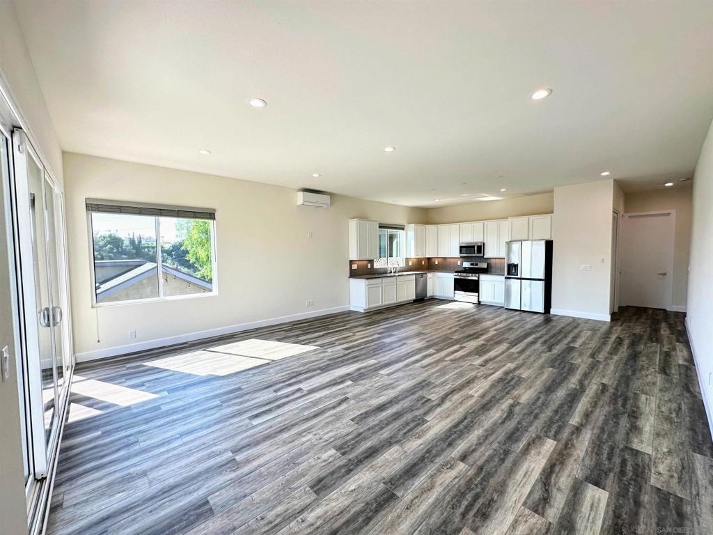 426 Sloane Ave - Photo 6