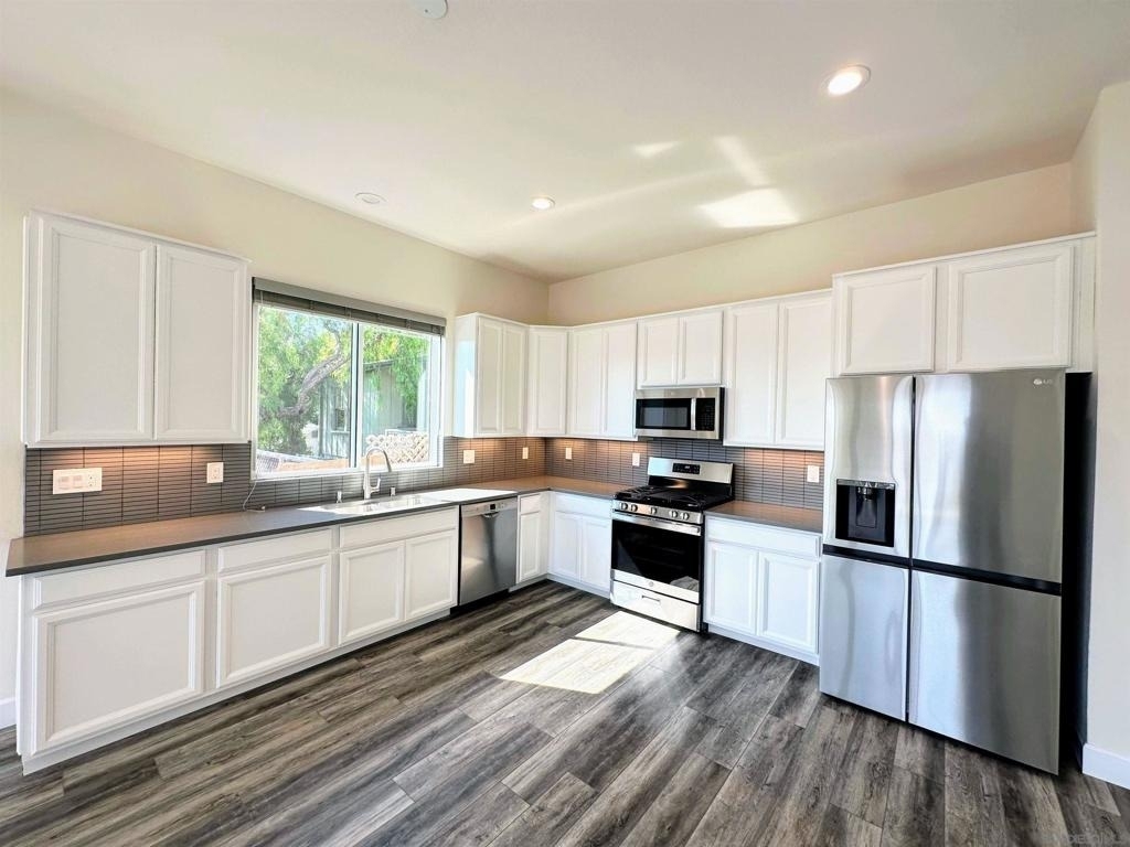 426 Sloane Ave - Photo 5