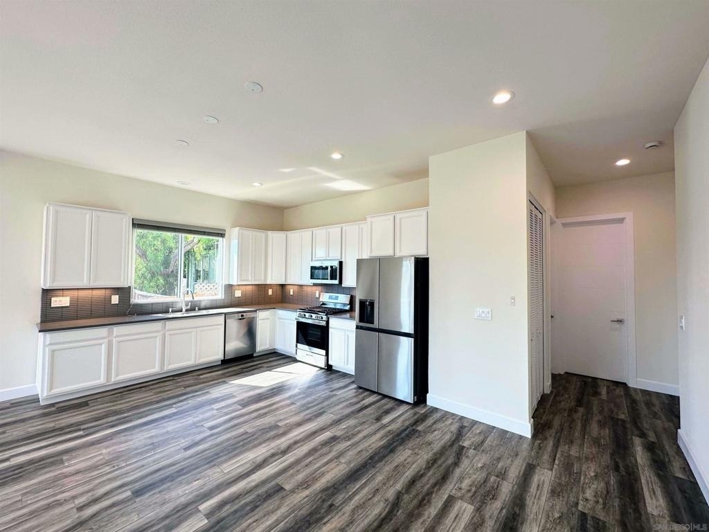 426 Sloane Ave - Photo 9