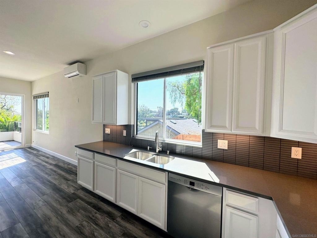 426 Sloane Ave - Photo 8