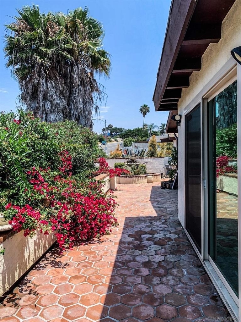 1286 Otono St - Photo 31