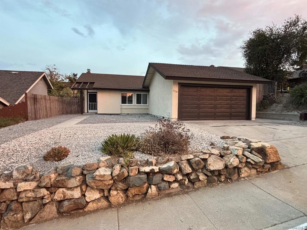 11385 Almazon St - Photo 0